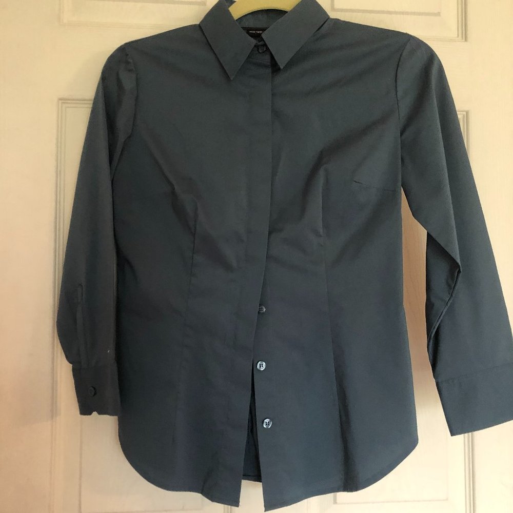 NEW YORK & COMPANY 3/4 sleeve button down.